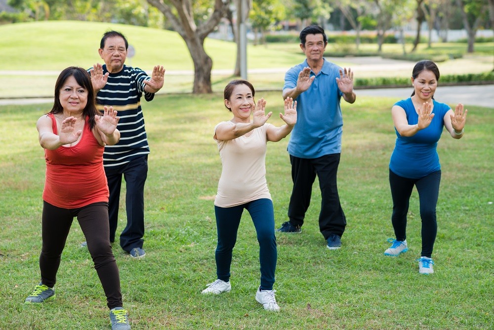 Chị em nên tập thể dục đều đặn để cơ xương dẻo dai